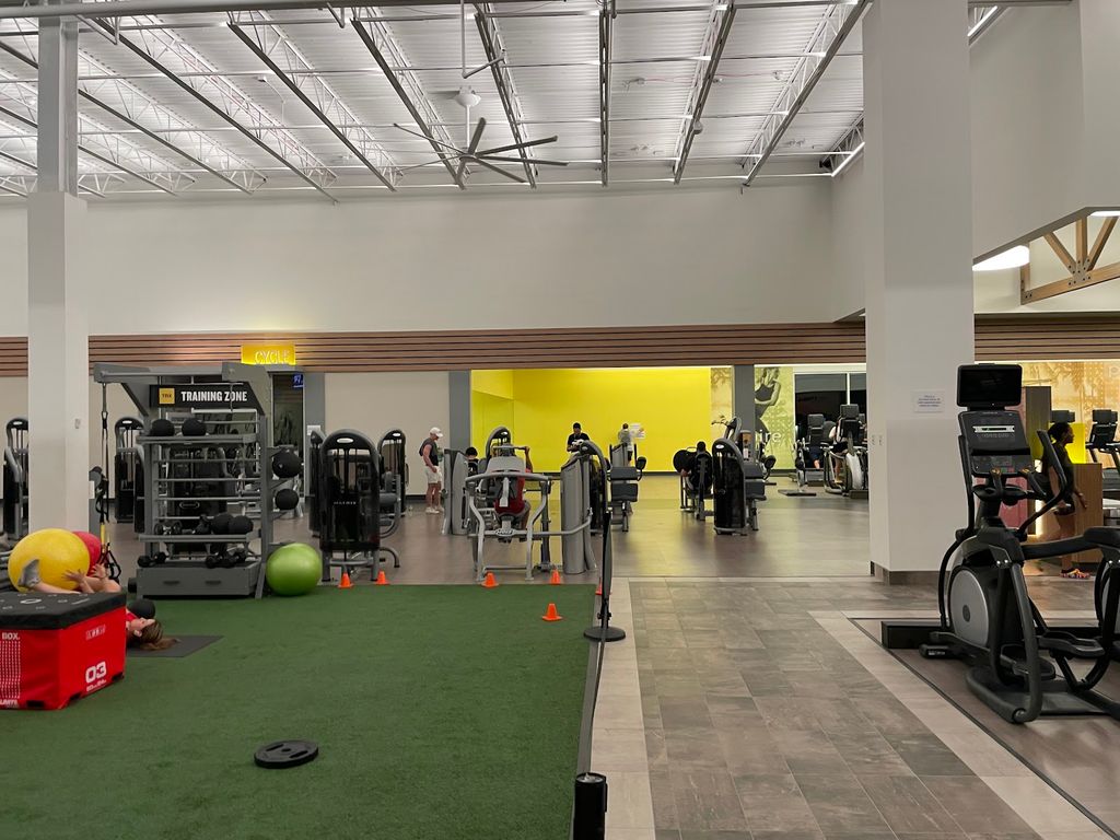 LA Fitness New Rochelle - Image 2